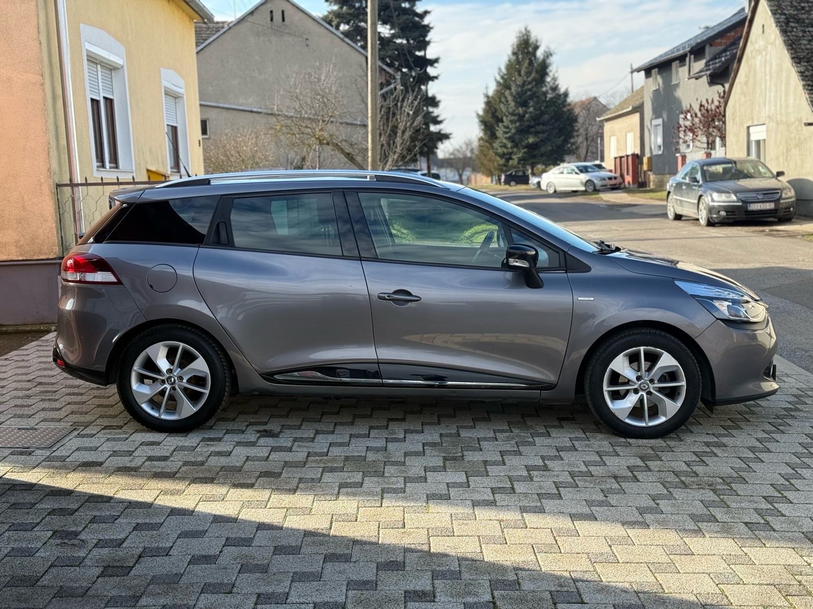 Renault Clio TCe 90 ** LIMITED **NAPRAVLJEN VELIKI SERVIS **, fotografija 4