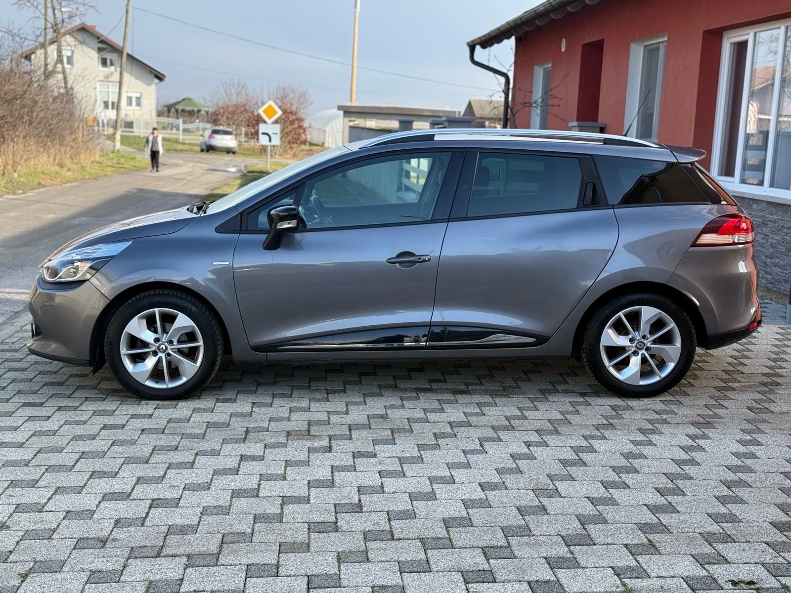 Renault Clio TCe 90 ** LIMITED **NAPRAVLJEN VELIKI SERVIS **, fotografija 8