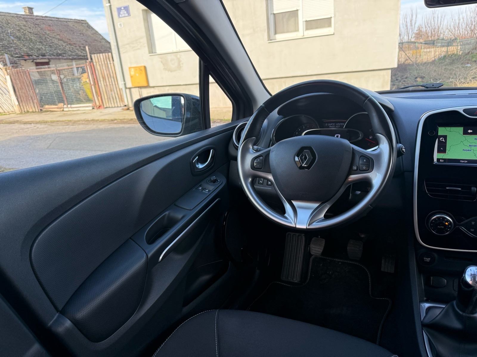 Renault Clio TCe 90 ** LIMITED **NAPRAVLJEN VELIKI SERVIS **, fotografija 16
