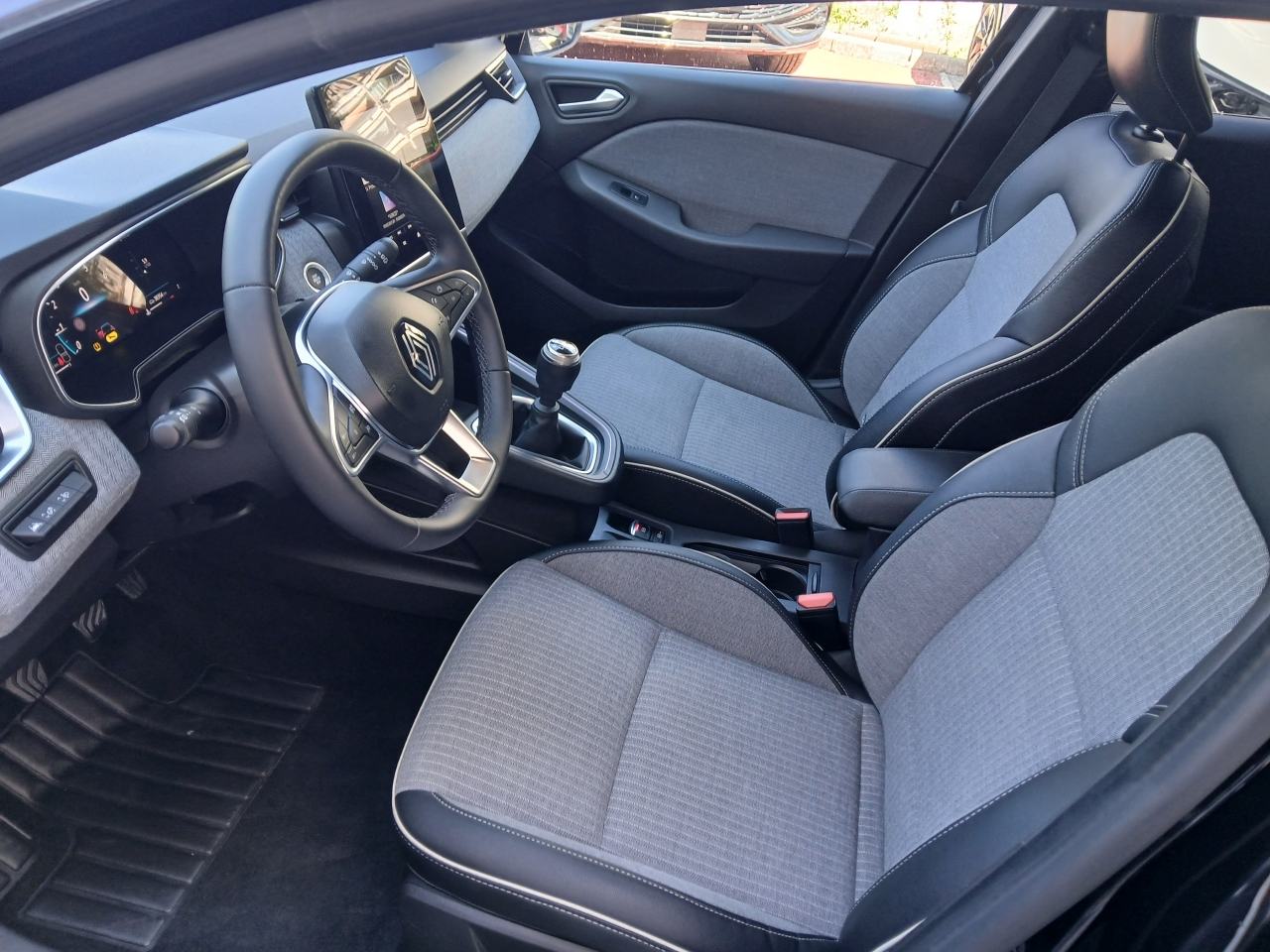 Renault Clio TCe 90 Techno, fotografija 12