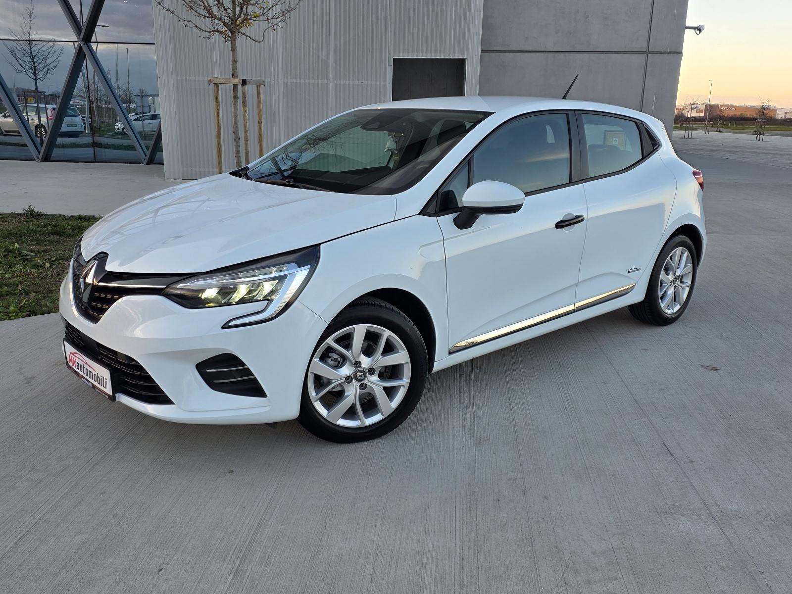 Renault Clio TCe ALU,NAVI,FUL LED 41 T.K.M REG. 1 GODINU, fotografija 1