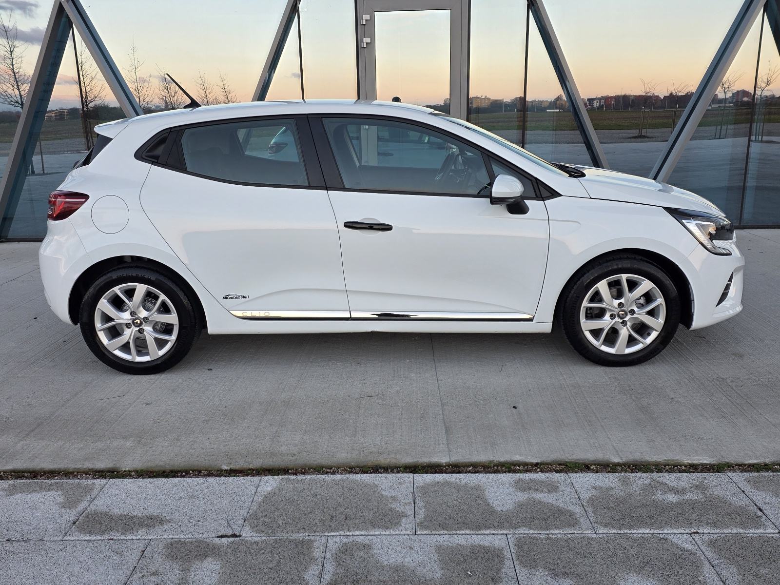Renault Clio TCe ALU,NAVI,FUL LED 41 T.K.M REG. 1 GODINU, fotografija 7