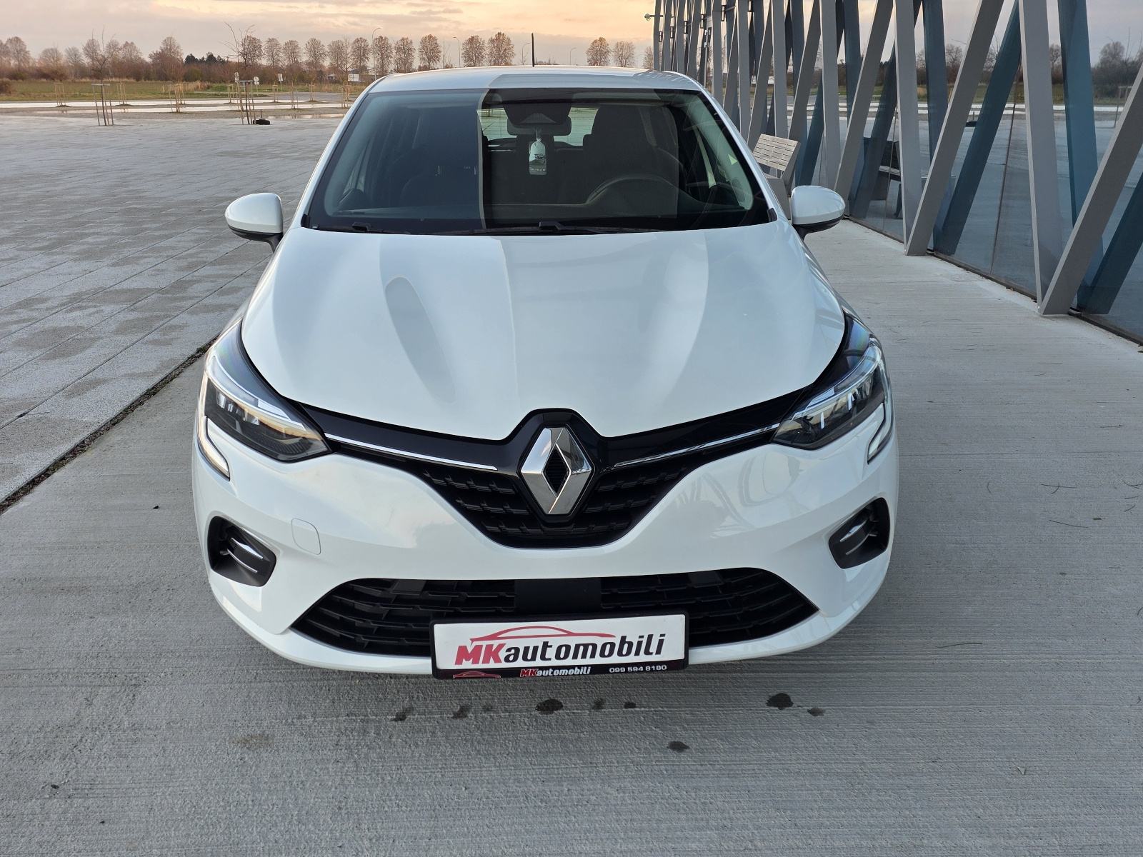 Renault Clio TCe ALU,NAVI,FUL LED 41 T.K.M REG. 1 GODINU, fotografija 9