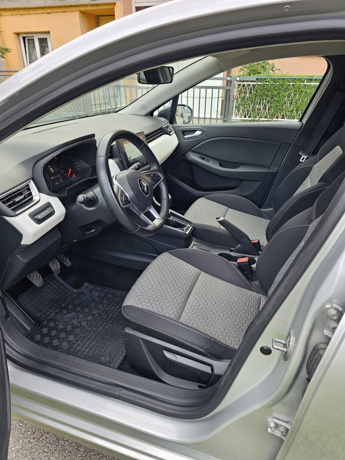 Renault Clio TCe *HRV AUTO, REG. 3/27*, fotografija 8