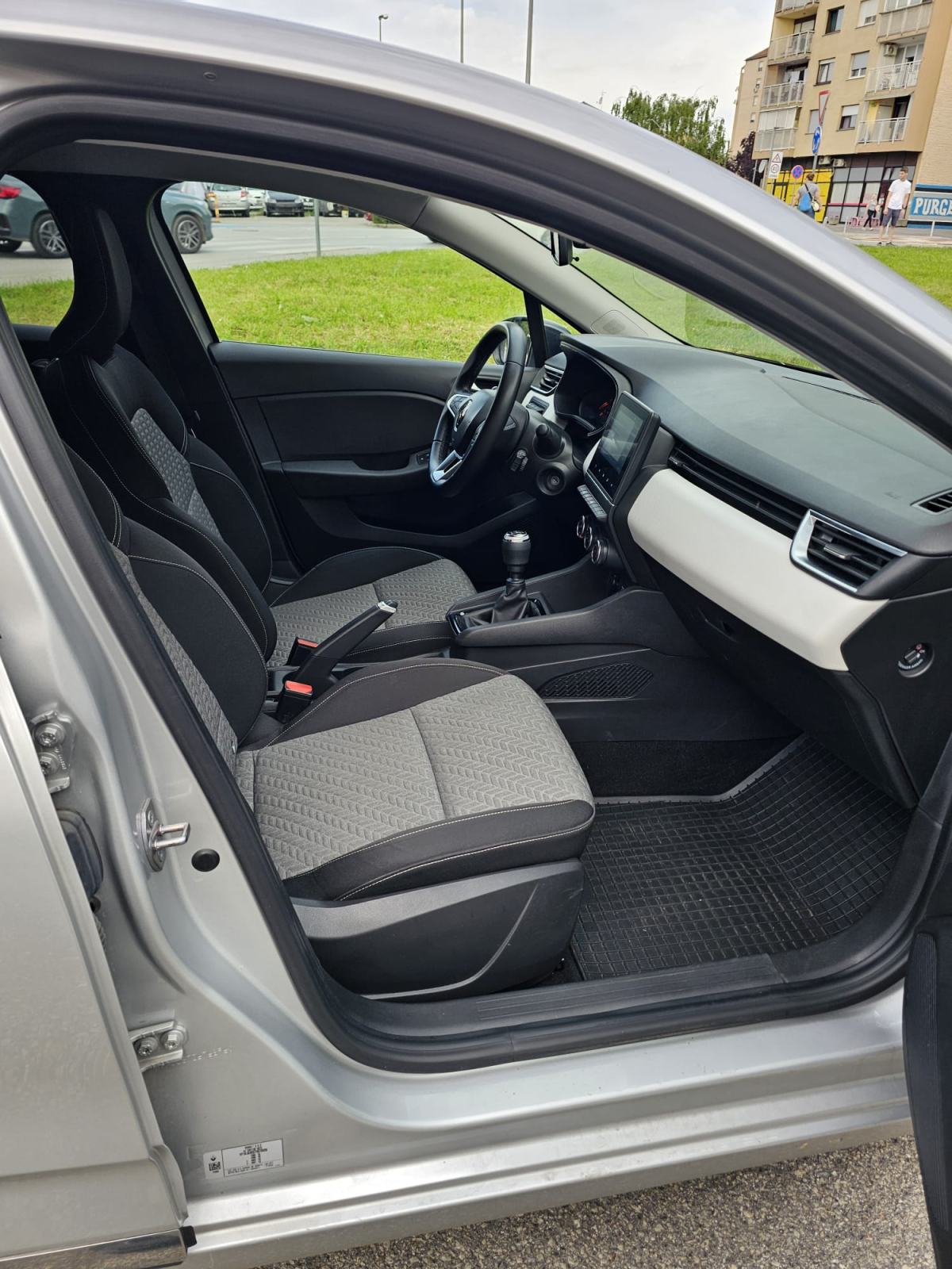Renault Clio TCe *HRV AUTO, REG. 3/27*, fotografija 9