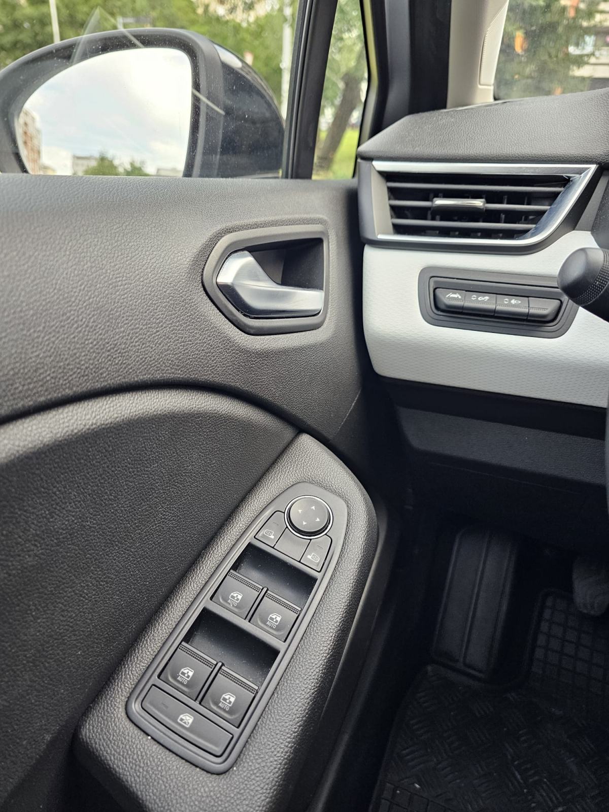 Renault Clio TCe *HRV AUTO, REG. 3/27*, fotografija 16