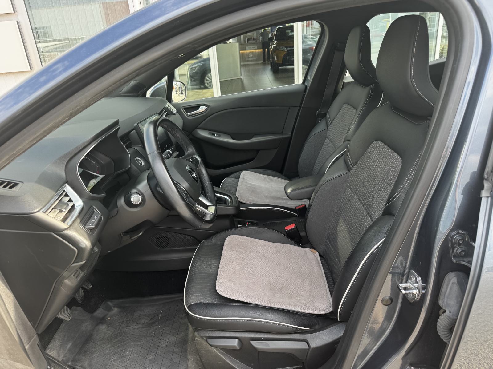 Renault Clio TCe Intens, fotografija 8