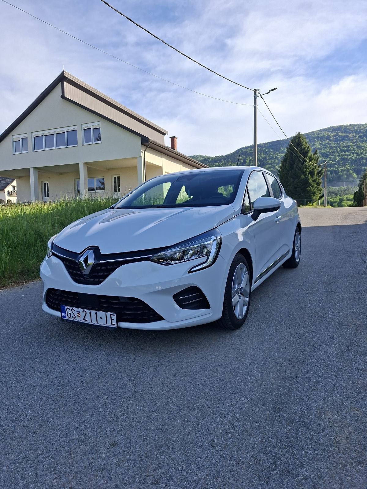Renault Clio 1.0 TCe, LED, servisiran, dva seta guma, fotografija 3