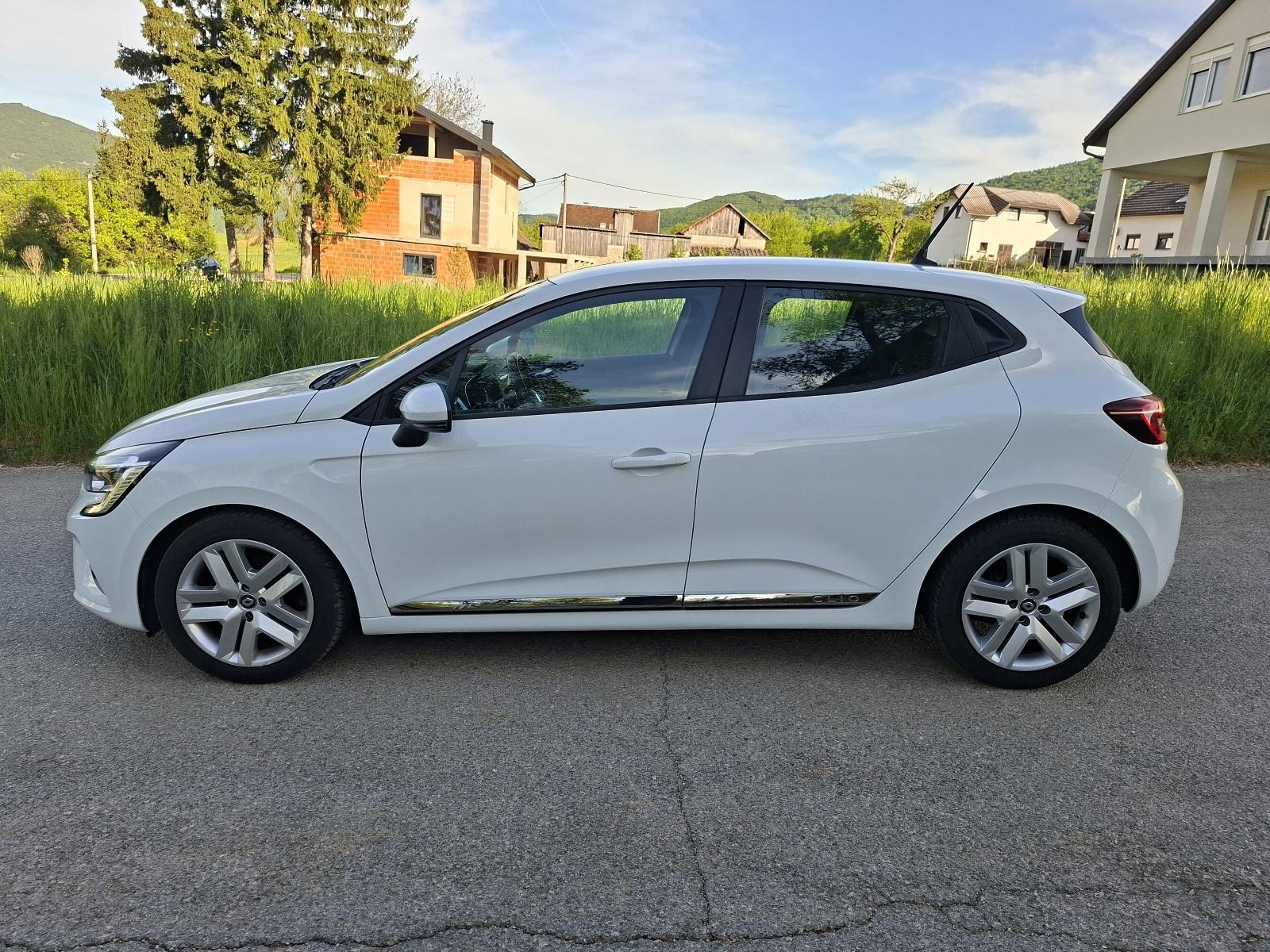 Renault Clio 1.0 TCe, LED, servisiran, dva seta guma, fotografija 4
