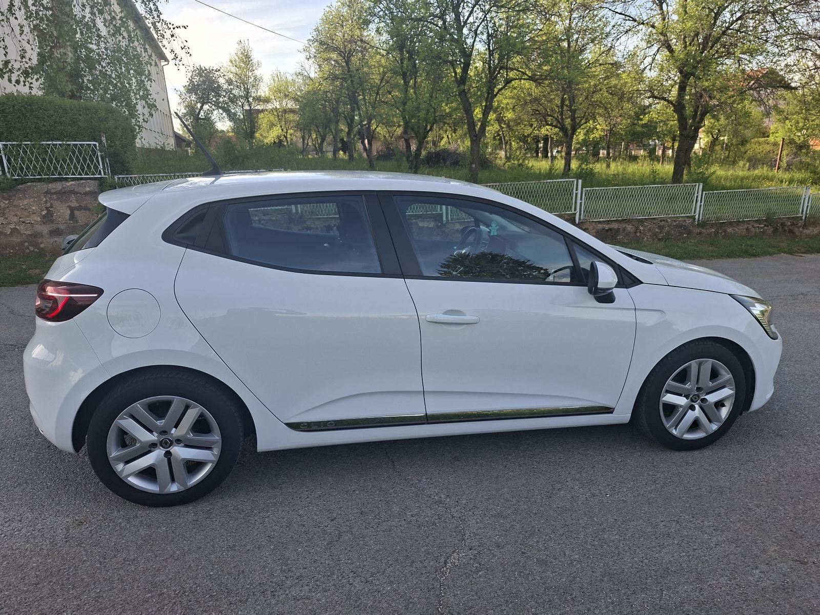 Renault Clio 1.0 TCe, LED, servisiran, dva seta guma, fotografija 5