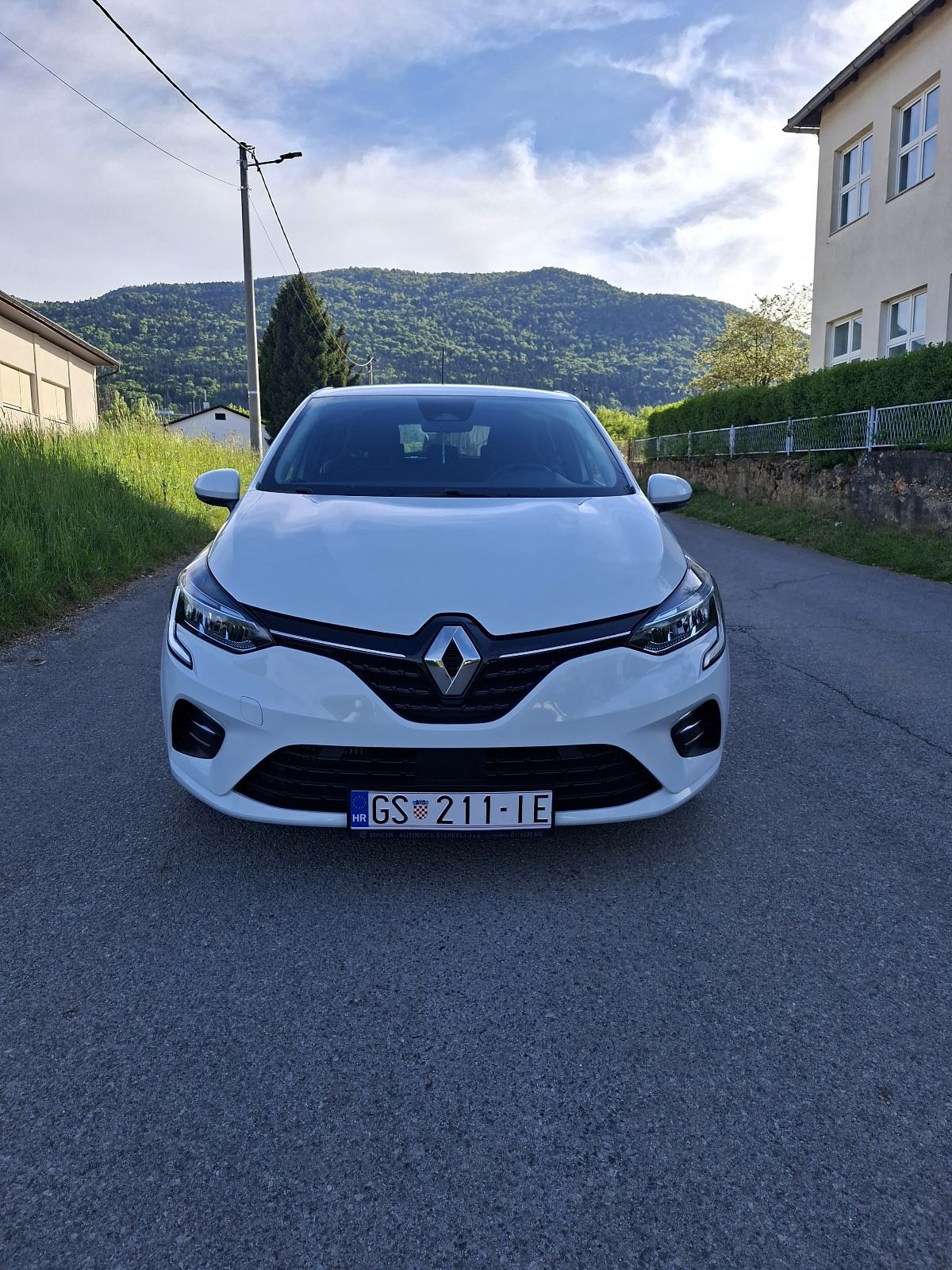 Renault Clio 1.0 TCe, LED, servisiran, dva seta guma, fotografija 2
