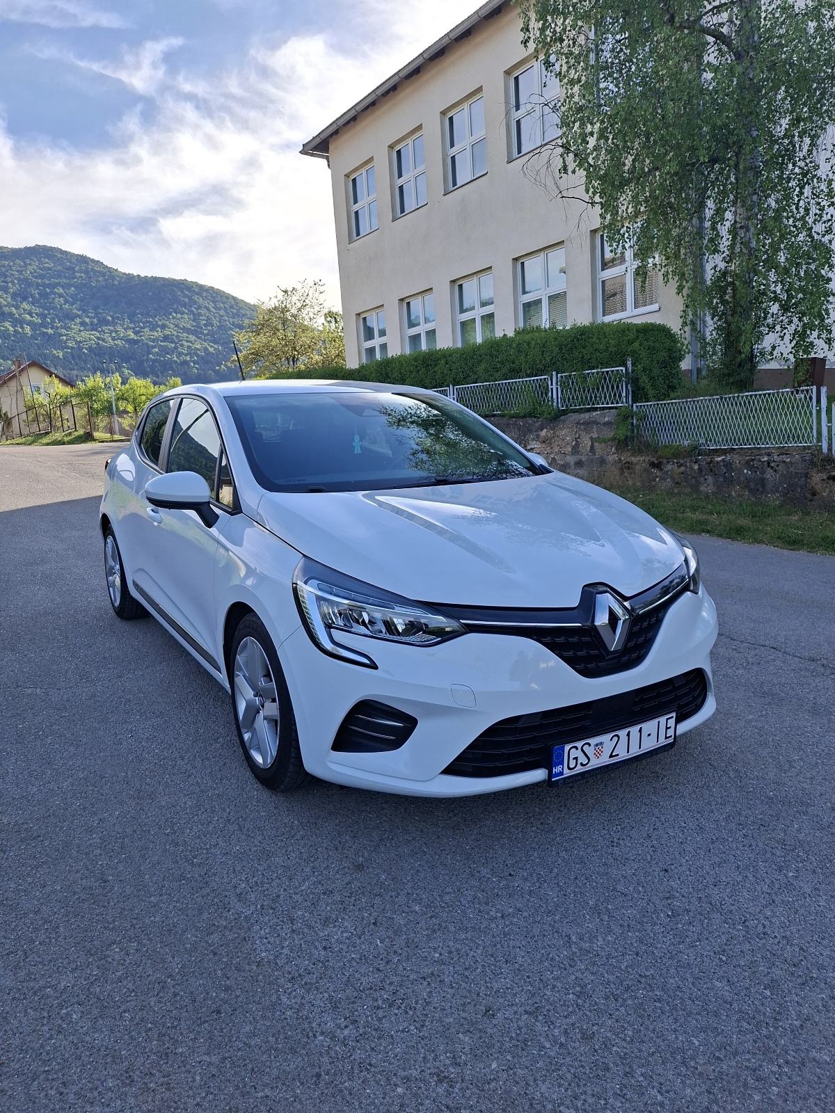 Renault Clio 1.0 TCe, LED, servisiran, dva seta guma, fotografija 1