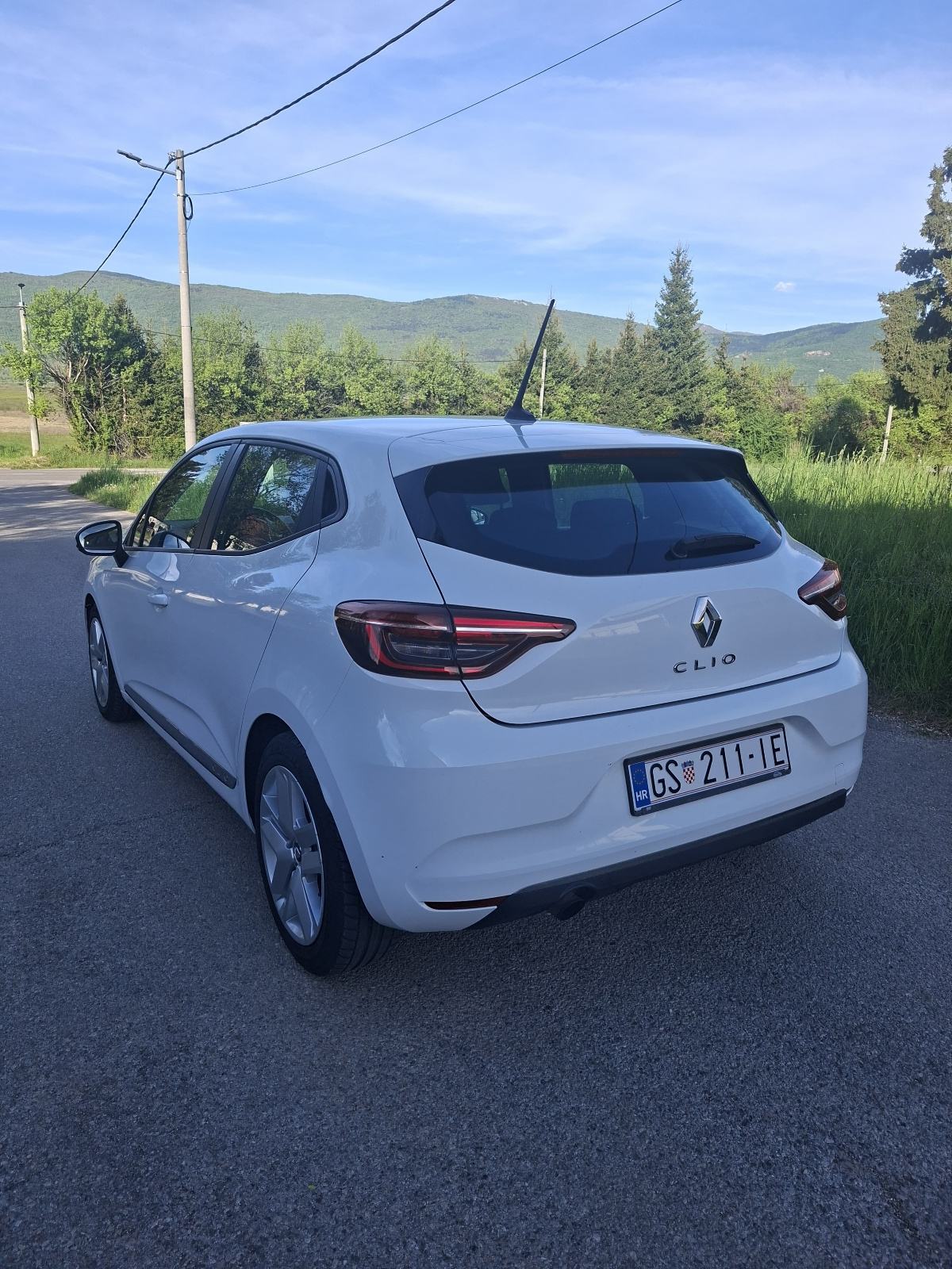 Renault Clio 1.0 TCe, LED, servisiran, dva seta guma, fotografija 6
