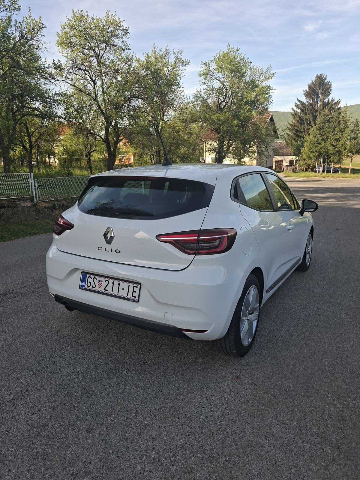 Renault Clio 1.0 TCe, LED, servisiran, dva seta guma, fotografija 7