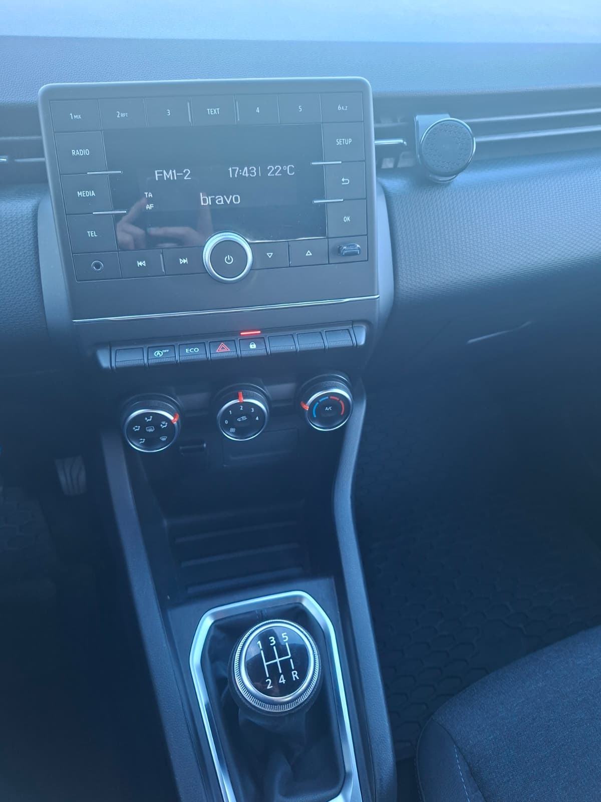 Renault Clio 1.0 TCe, LED, servisiran, dva seta guma, fotografija 9