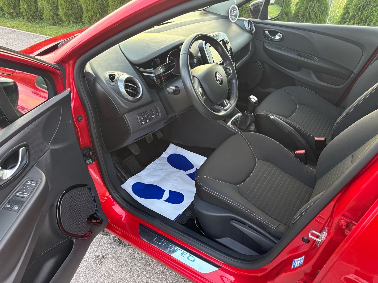 Renault Clio Limited Edition TCe 90 ps*10/2017*Stanje kao novo*, fotografija 11