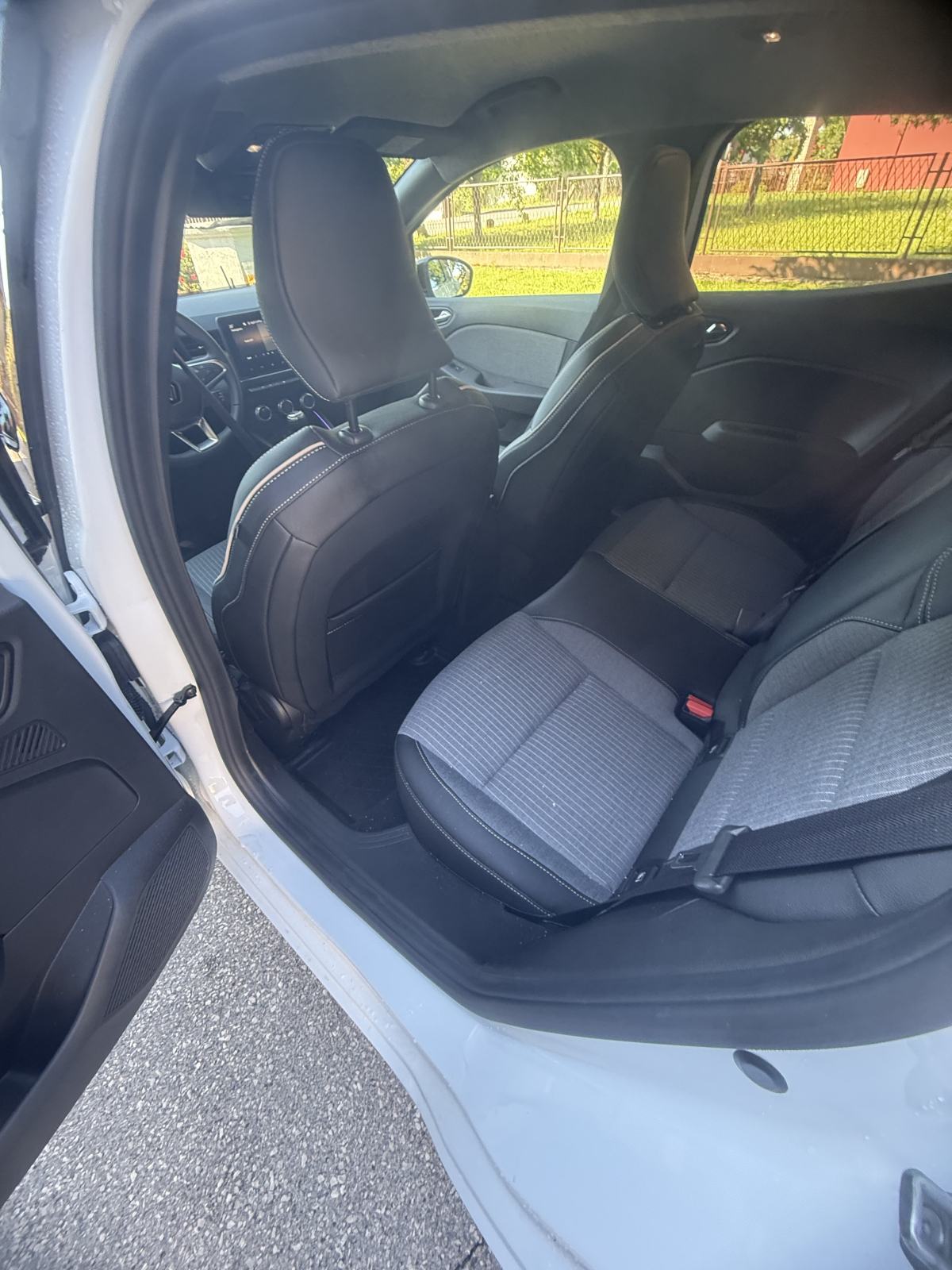 Renault Clio techno oprema ALU 17 + zimske gume 2/27 kao novi, fotografija 10