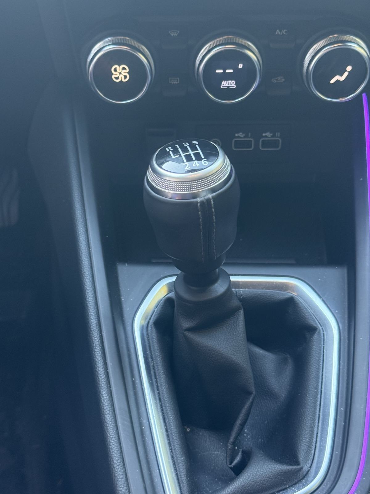 Renault Clio techno oprema ALU 17 + zimske gume 2/27 kao novi, fotografija 13