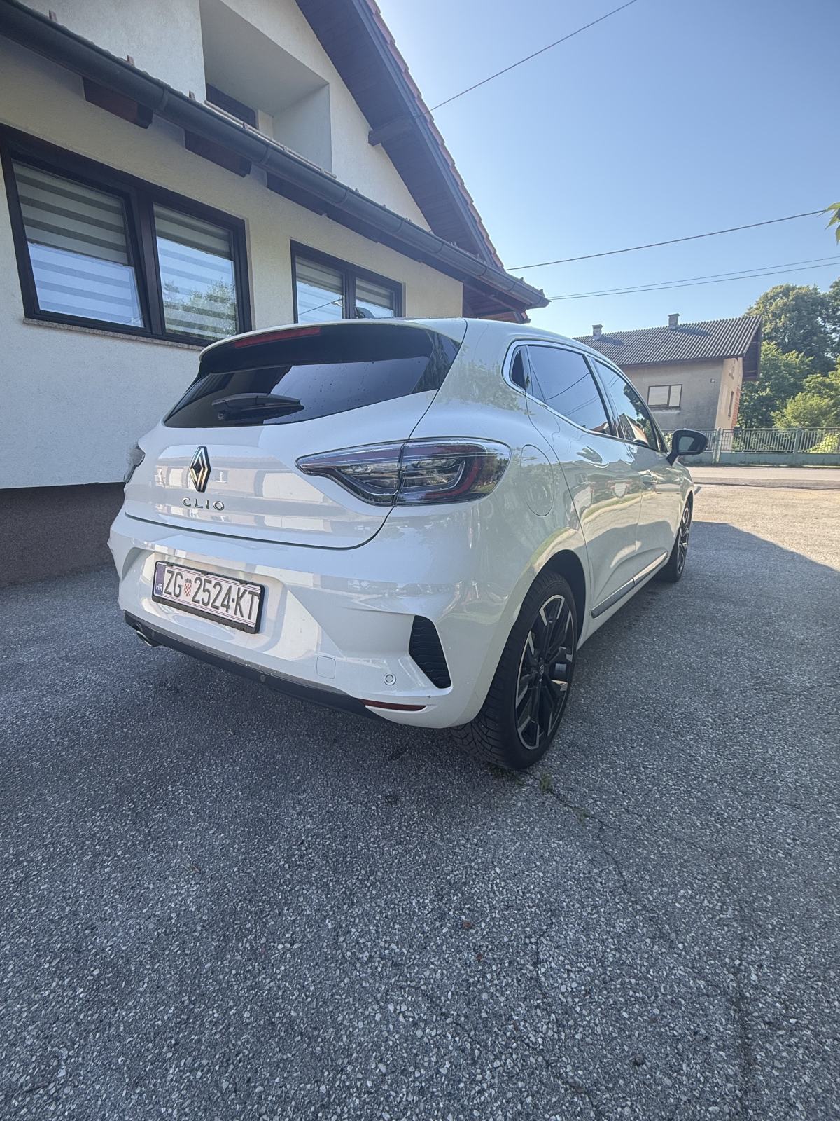 Renault Clio techno oprema ALU 17 + zimske gume 2/27 kao novi, fotografija 6