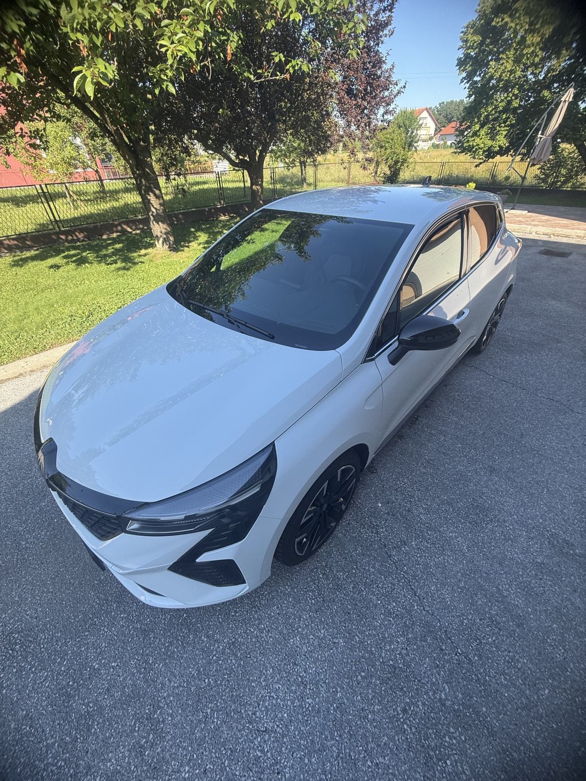 Renault Clio techno oprema ALU 17 + zimske gume 2/27 kao novi, pogled izvana - slika 2