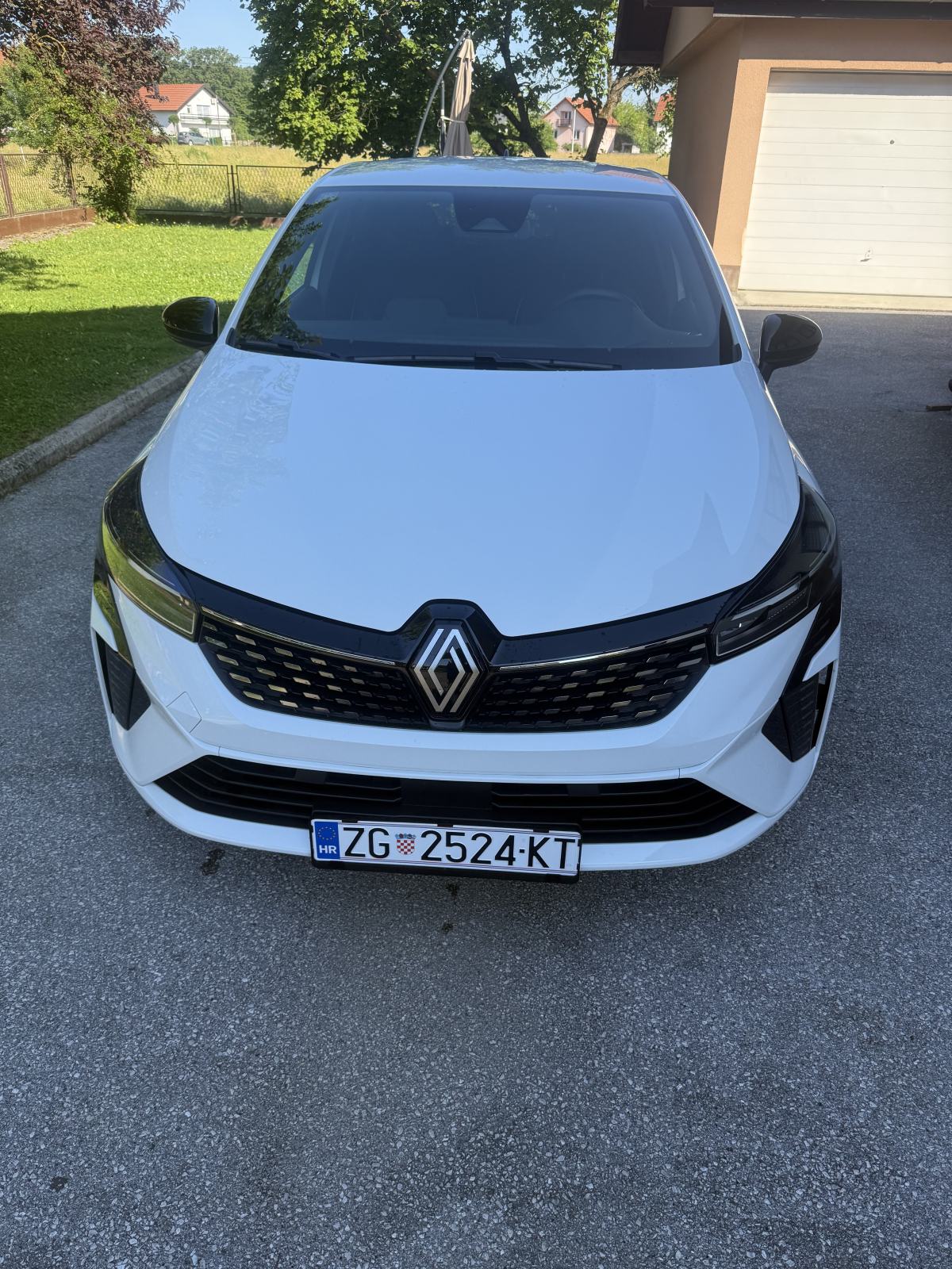 Renault Clio techno oprema ALU 17 + zimske gume 2/27 kao novi, pogled izvana - slika 4
