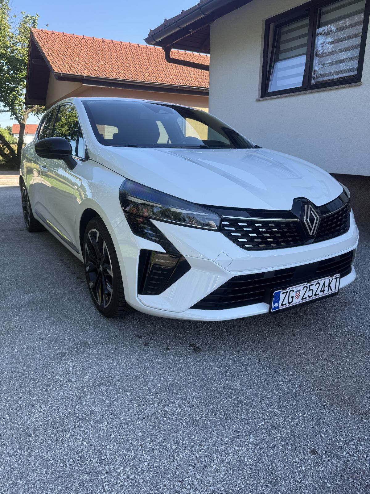 Renault Clio techno oprema ALU 17 + zimske gume 2/27 kao novi, pogled izvana - slika 1