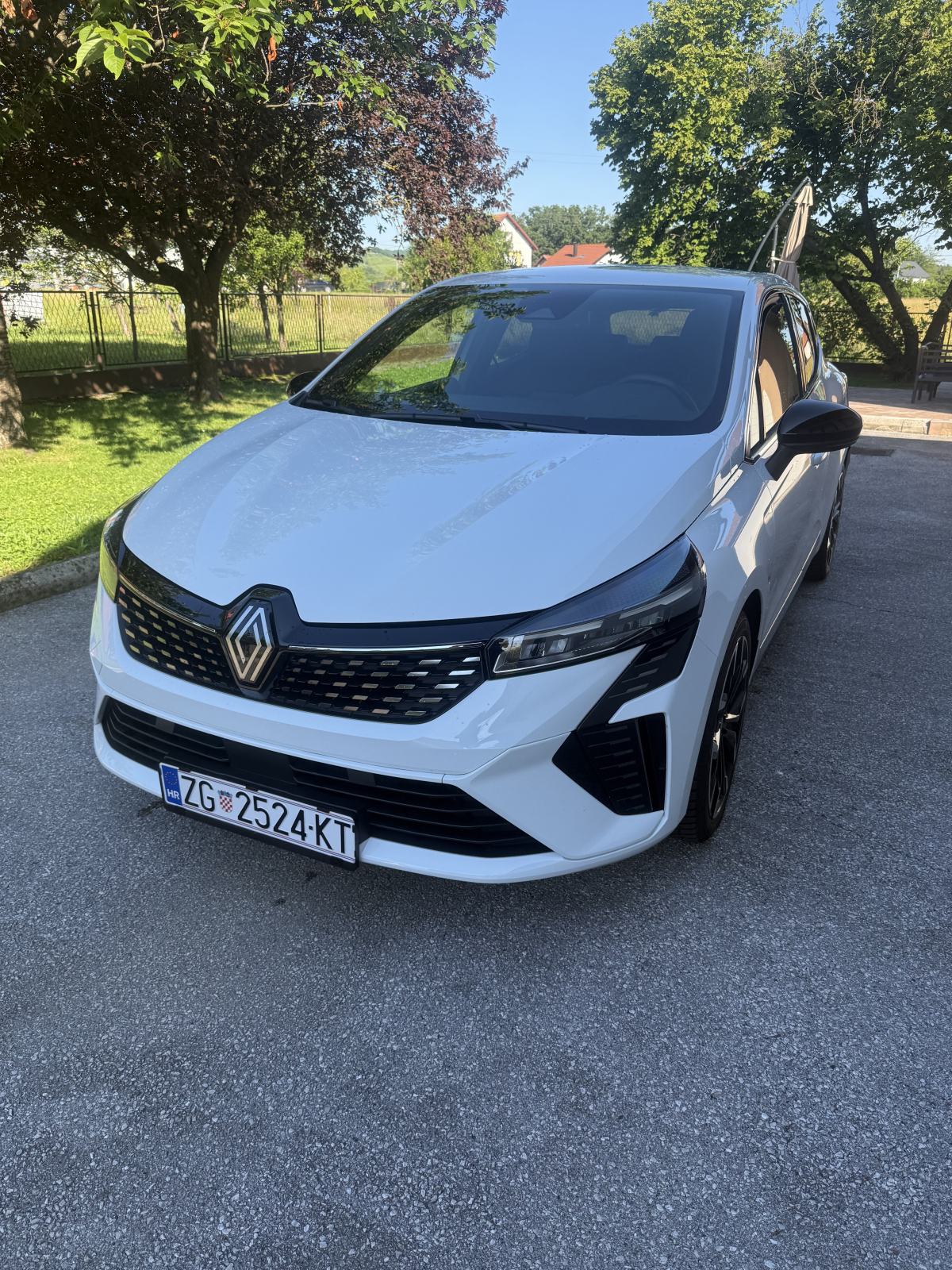 Renault Clio techno oprema ALU 17 + zimske gume 2/27 kao novi, pogled izvana - slika 3
