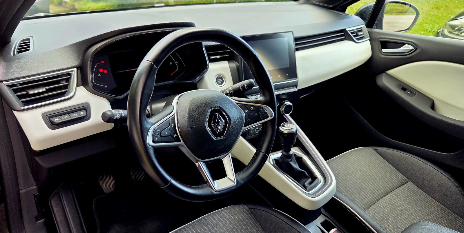 Renault Clio 1.0 TCe Intens, fotografija 10