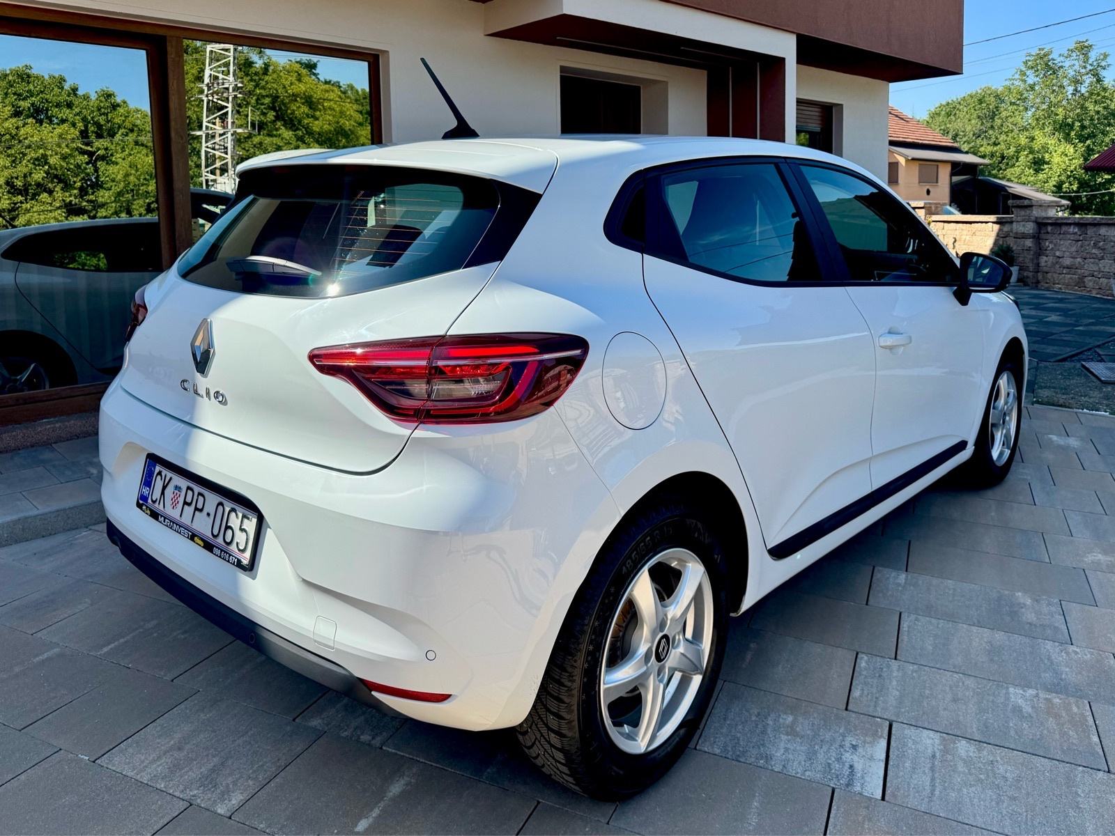 Renault Clio TCe navi,svega 18000km,full led,alu,navigacija,pdc,nov!!!, fotografija 6