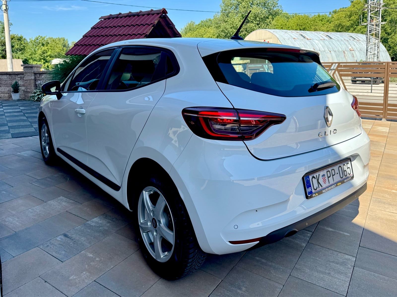 Renault Clio TCe navi,svega 18000km,full led,alu,navigacija,pdc,nov!!!, fotografija 8