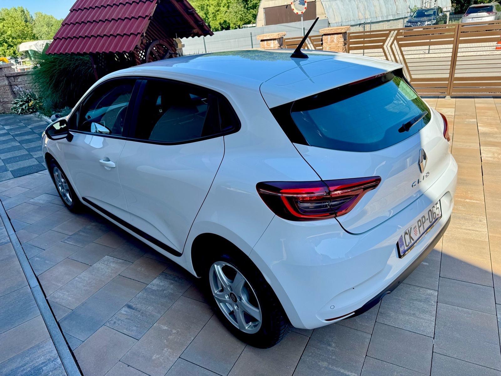 Renault Clio TCe navi,svega 18000km,full led,alu,navigacija,pdc,nov!!!, fotografija 13