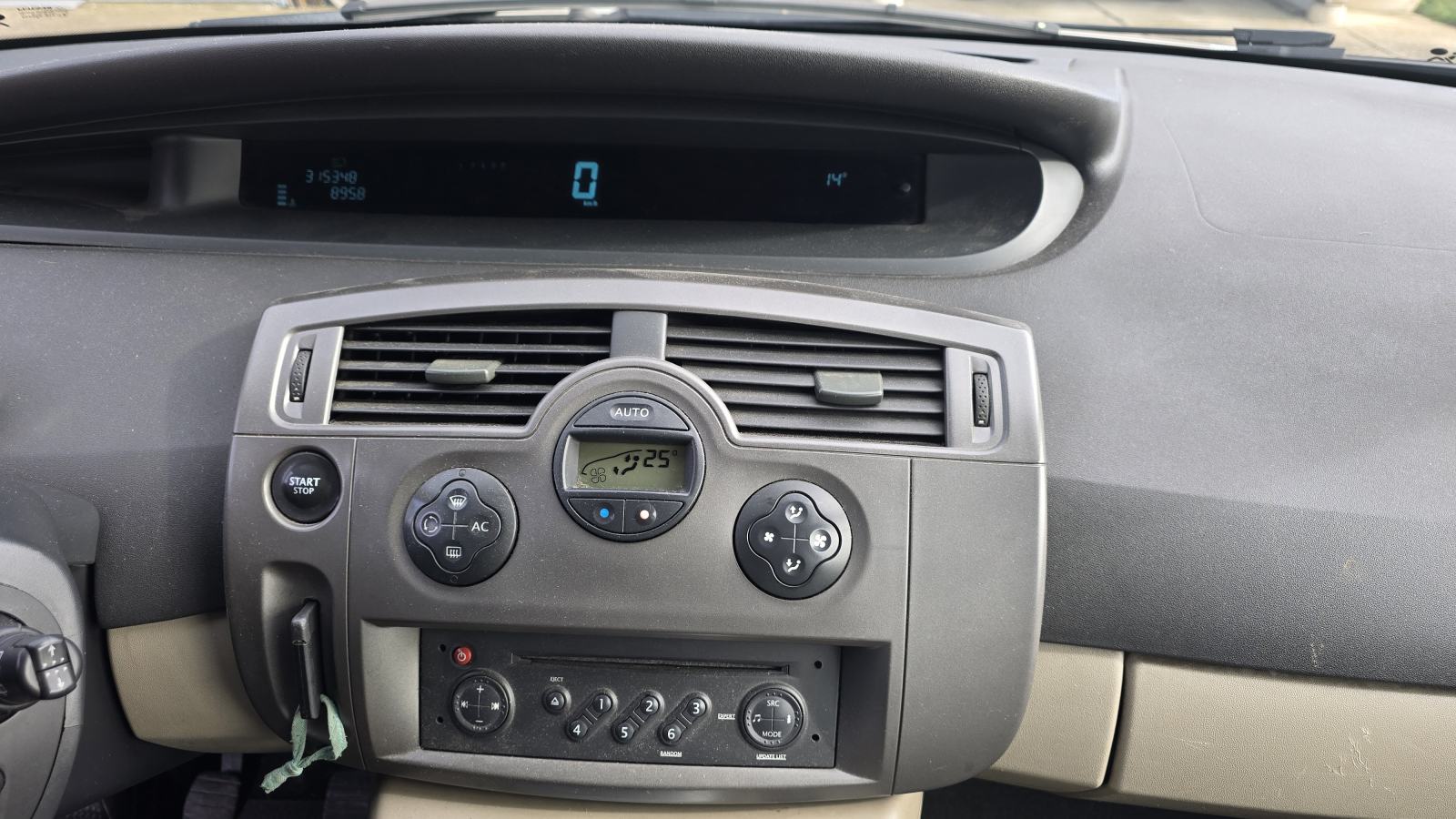 Renault Grand Scenic 1,5 dCi reg do 27.06.2027., fotografija 10