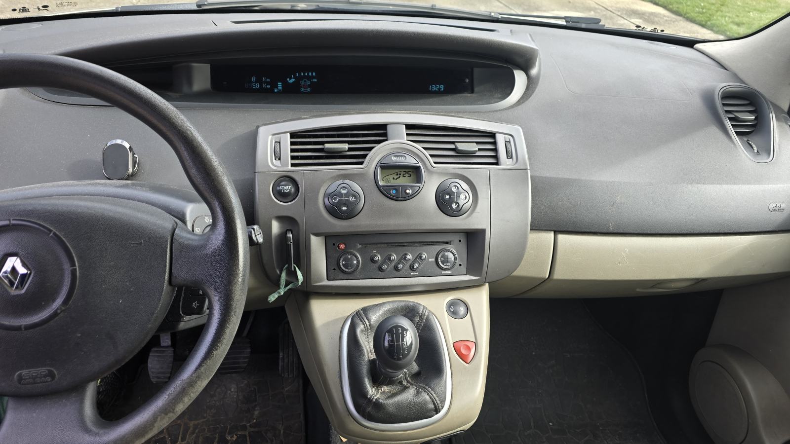 Renault Grand Scenic 1,5 dCi reg do 27.06.2027., fotografija 9