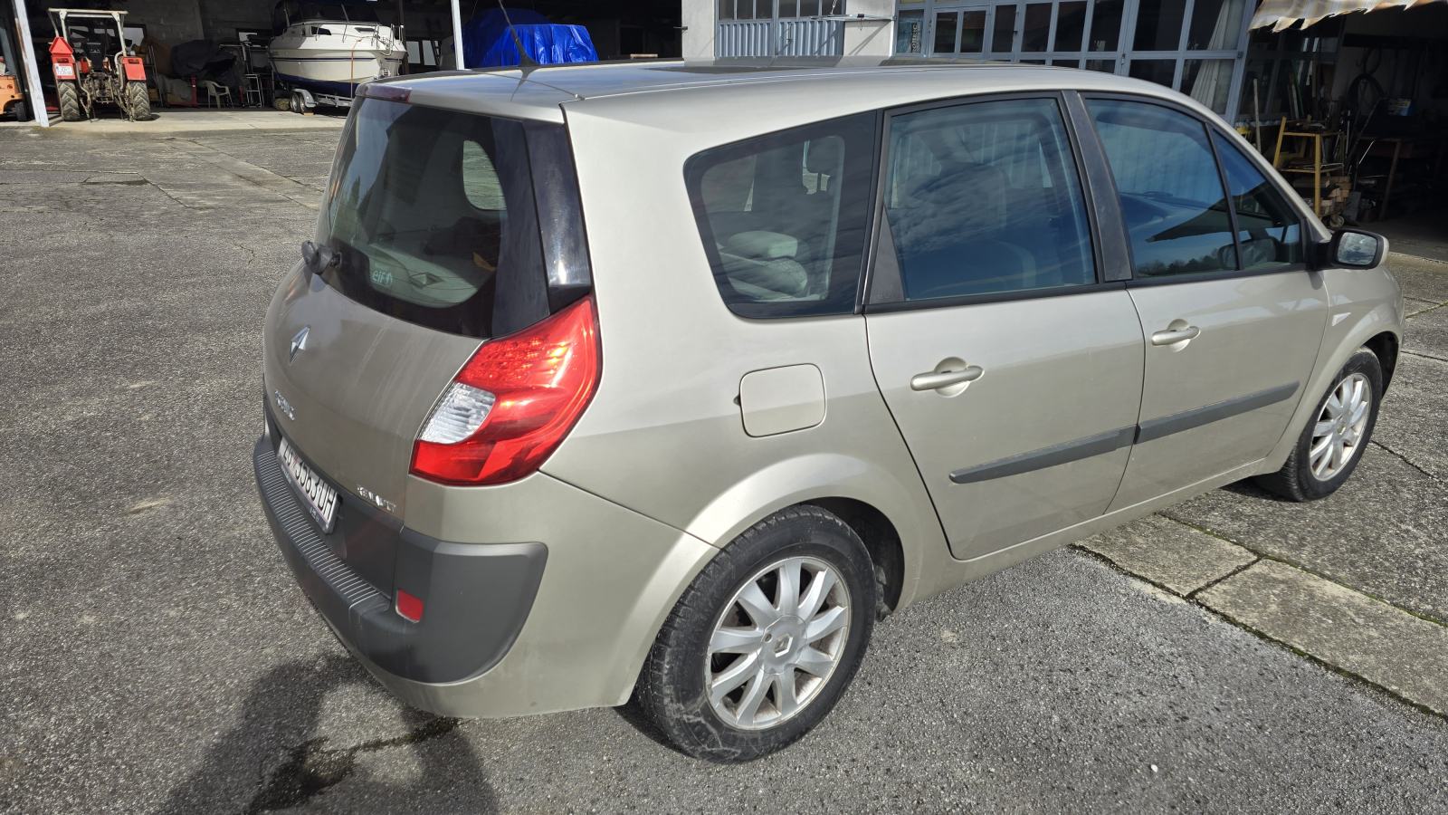 Renault Grand Scenic 1,5 dCi reg do 27.06.2027., fotografija 6