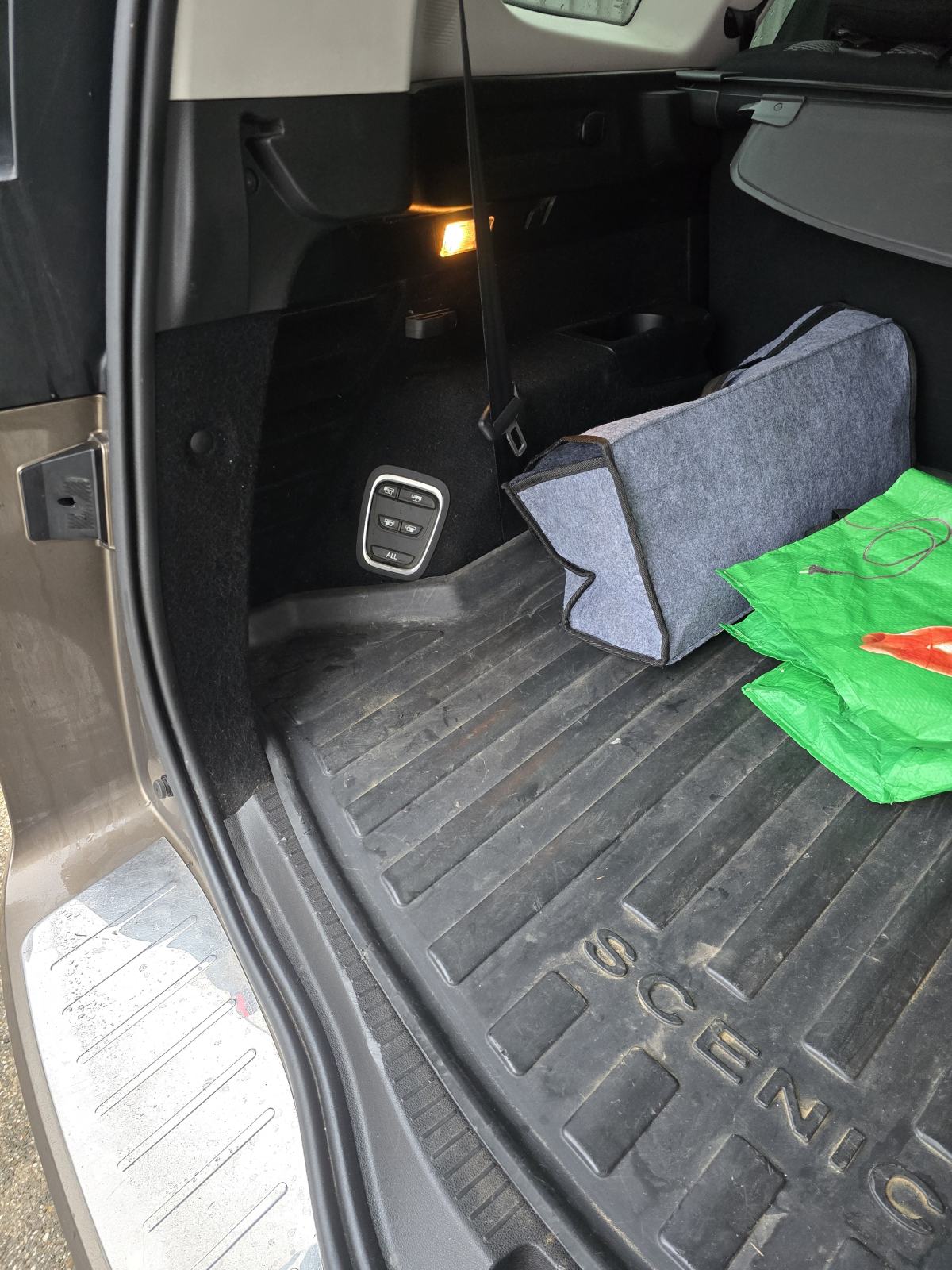 Renault Grand Scenic dCi 130, fotografija 13