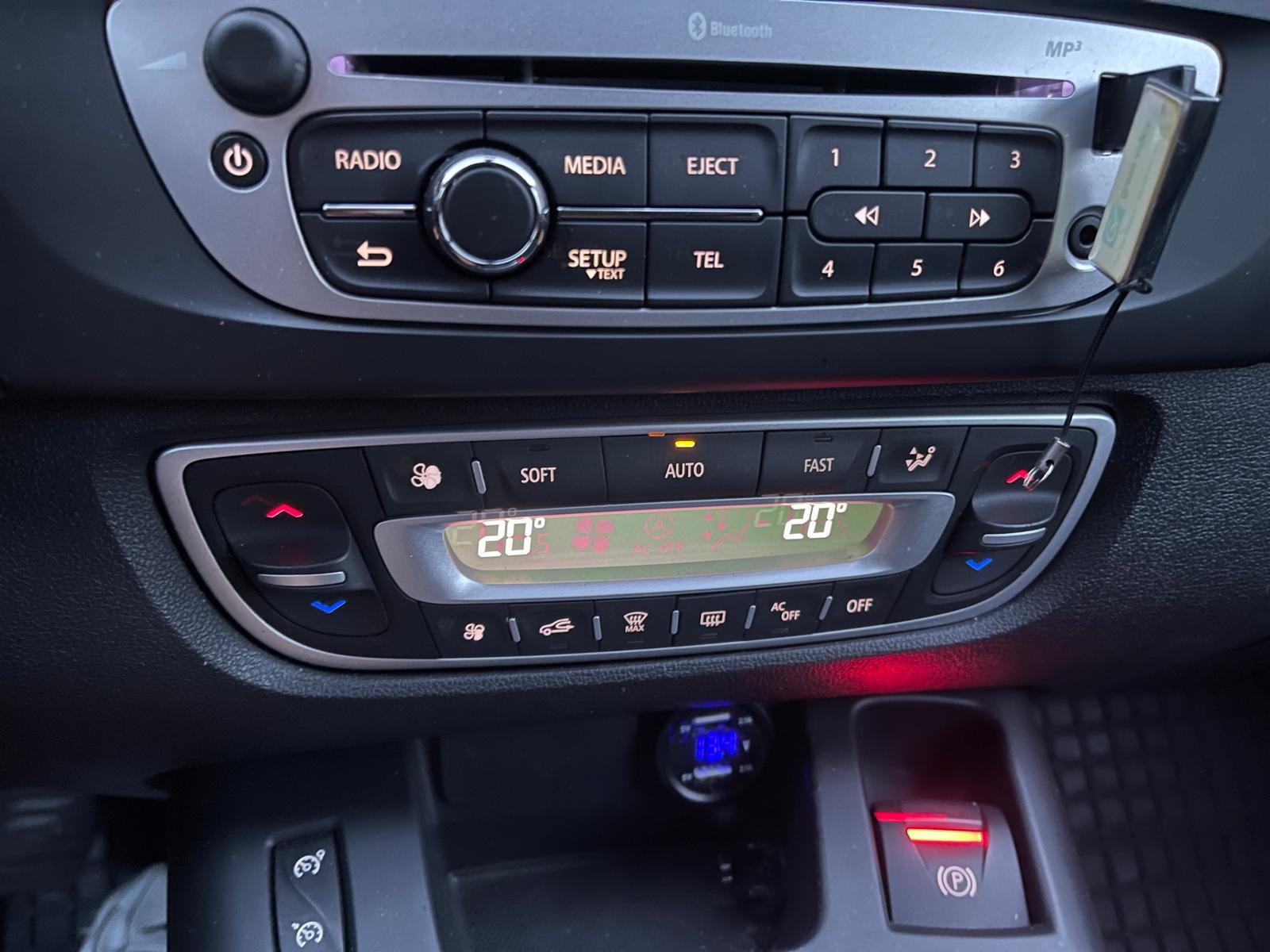 Renault Grand Scenic dCi 130, fotografija 15