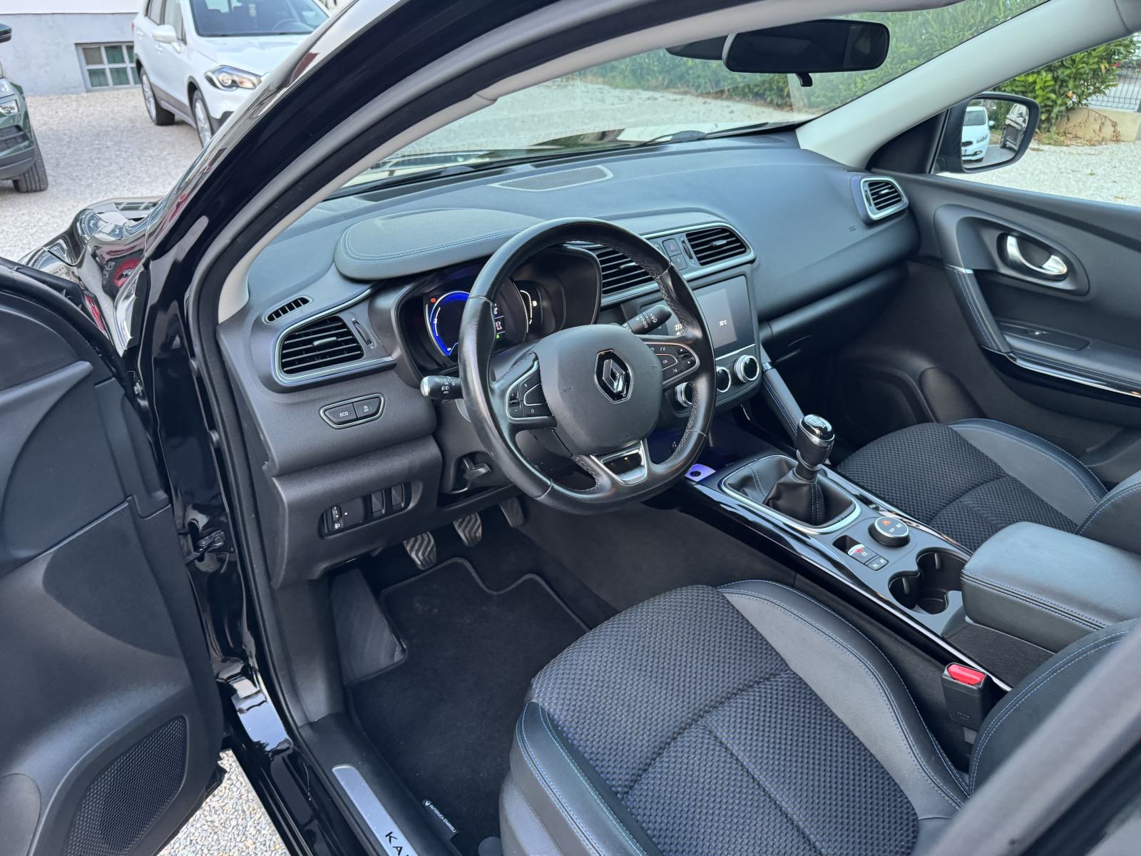 Renault Kadjar 1.3 TCe = 34 000 km = 1. VLASNIK - Kupljen nov u HR, fotografija 7