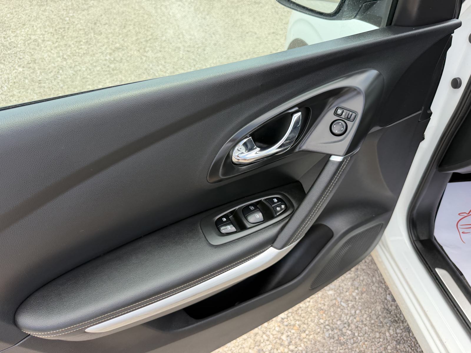 Renault Kadjar 1.6 dCi 130 - KAMERA - NAVIGACIJA - GARANCIJA, fotografija 13
