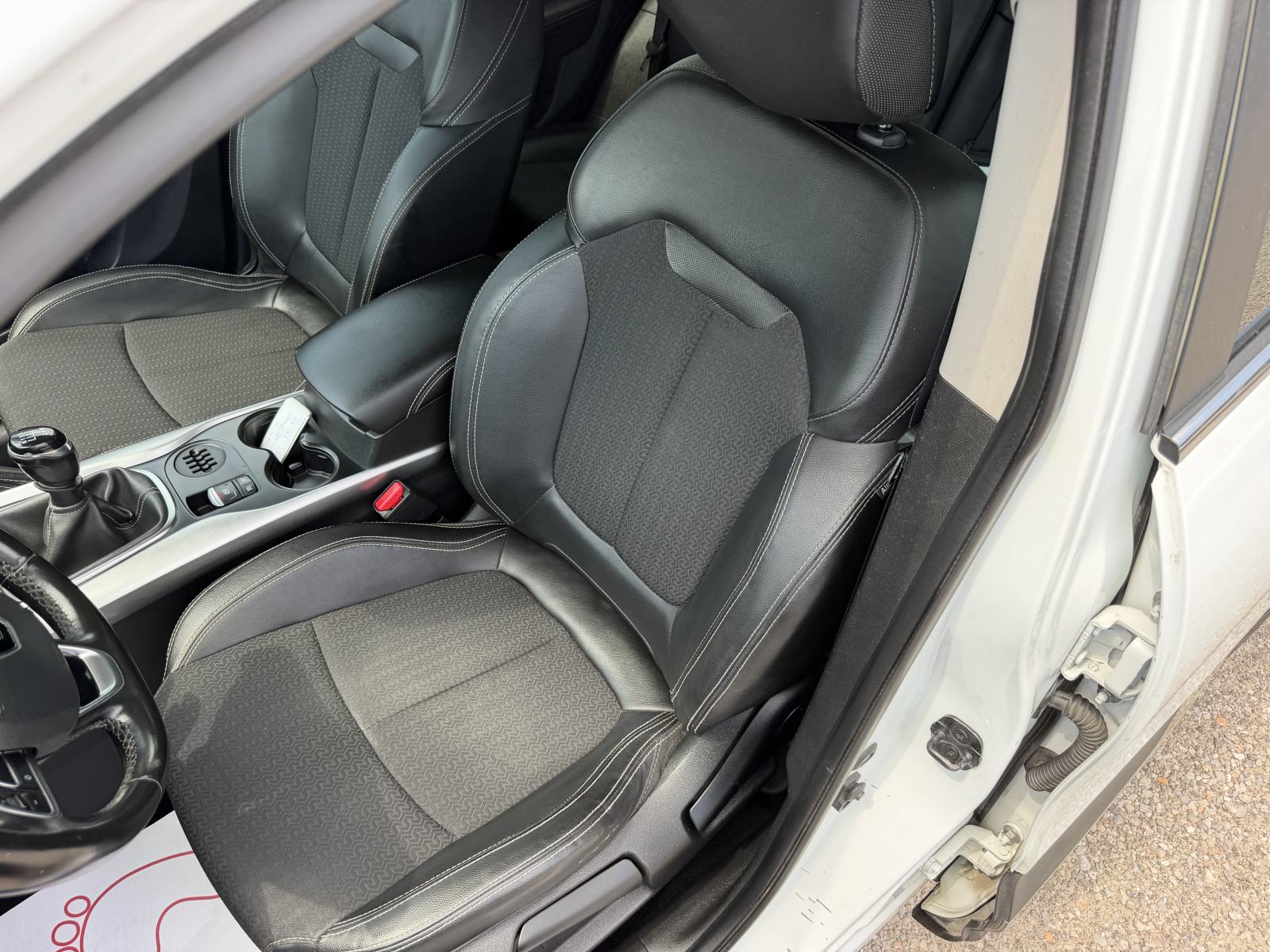 Renault Kadjar 1.6 dCi 130 - KAMERA - NAVIGACIJA - GARANCIJA, fotografija 17