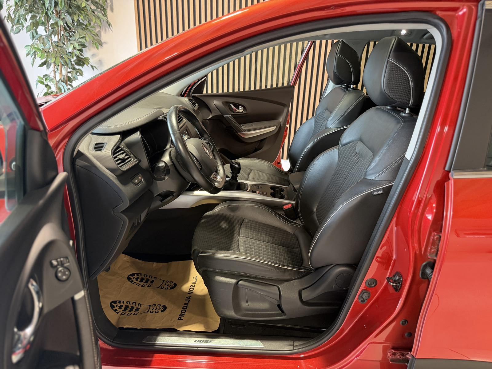 Renault Kadjar 1,6 dCi BOSE *PANORAMA - VIRTUAL - LED - 12 MJ JAMSTVO*, fotografija 16