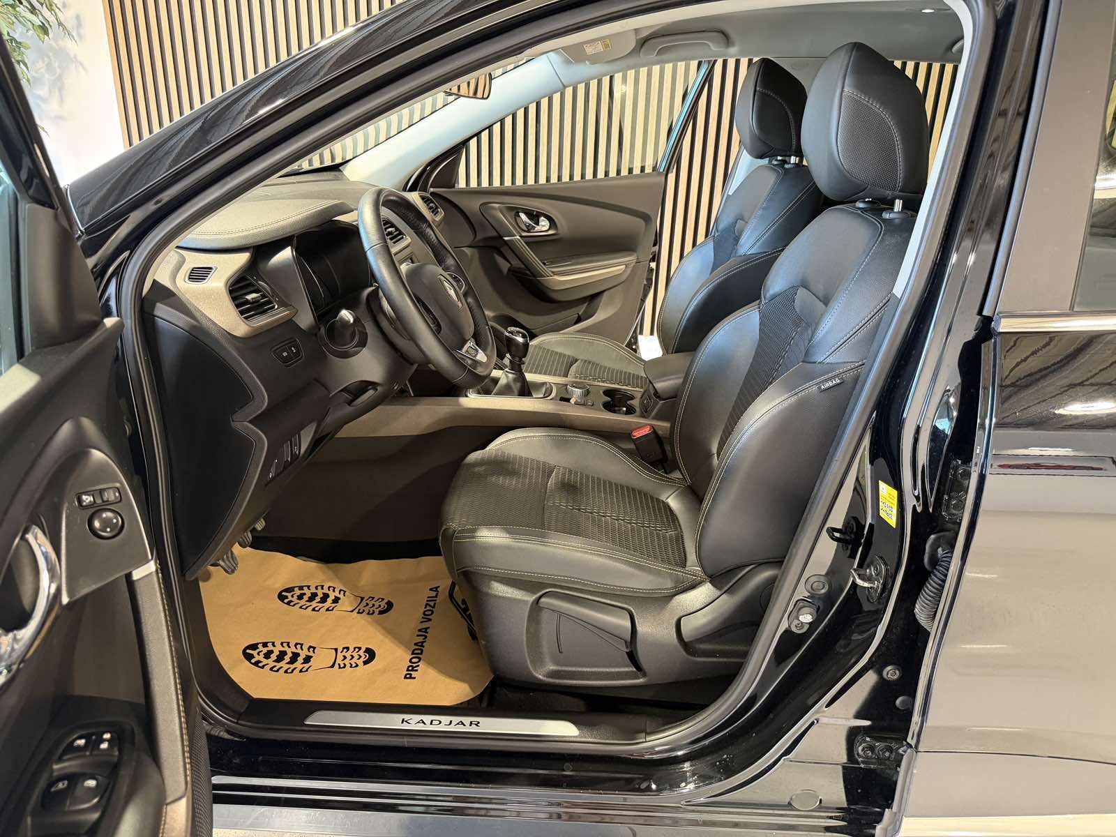 Renault Kadjar 1,6 dCi *VIRTUAL- LED- KEYLESS- 12 MJ JAMSTVO- NAVI*, fotografija 16