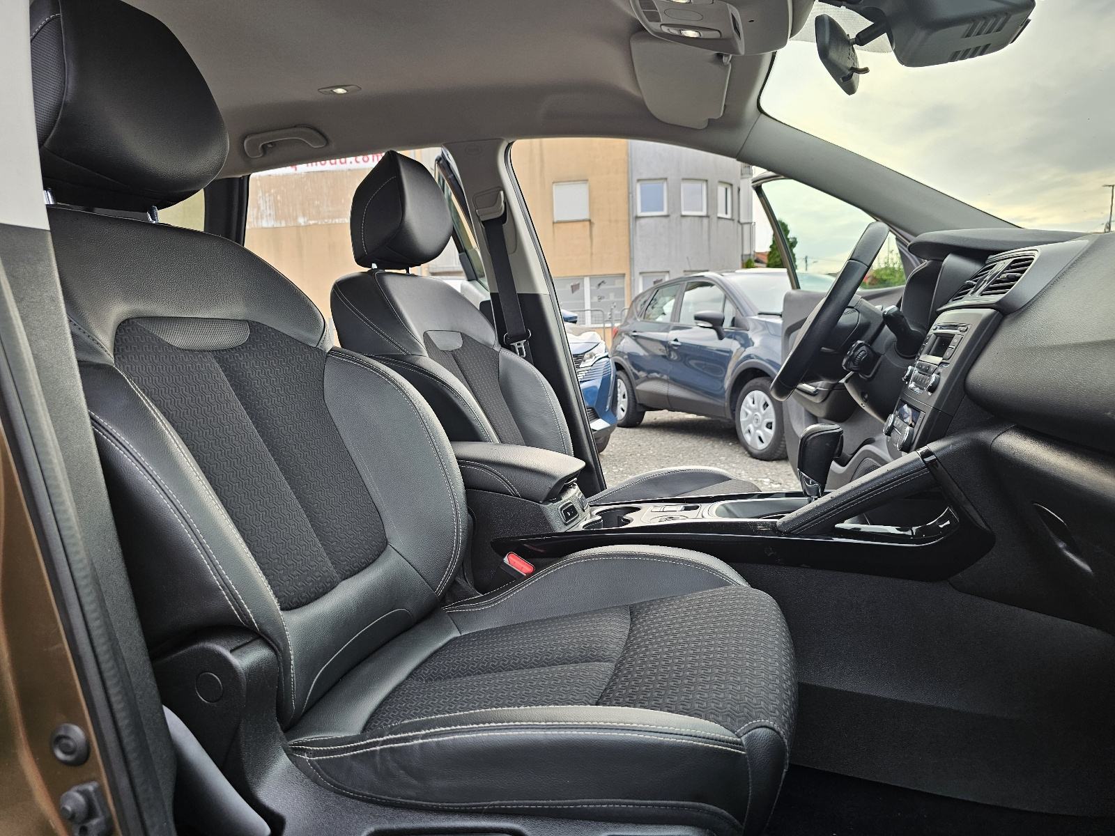 Renault Kadjar dCi EDC ***VELIKI-SERVIS***DVA-KLJUČA***BI-XENON***, fotografija 13