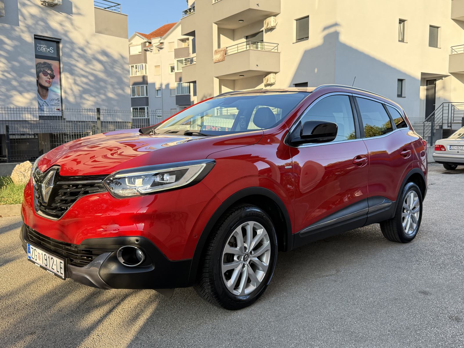 Renault Kadjar TCe 130 Automatik BOSE *REG 07/27 * Novi Lanac* Kamera, pogled izvana - slika 1