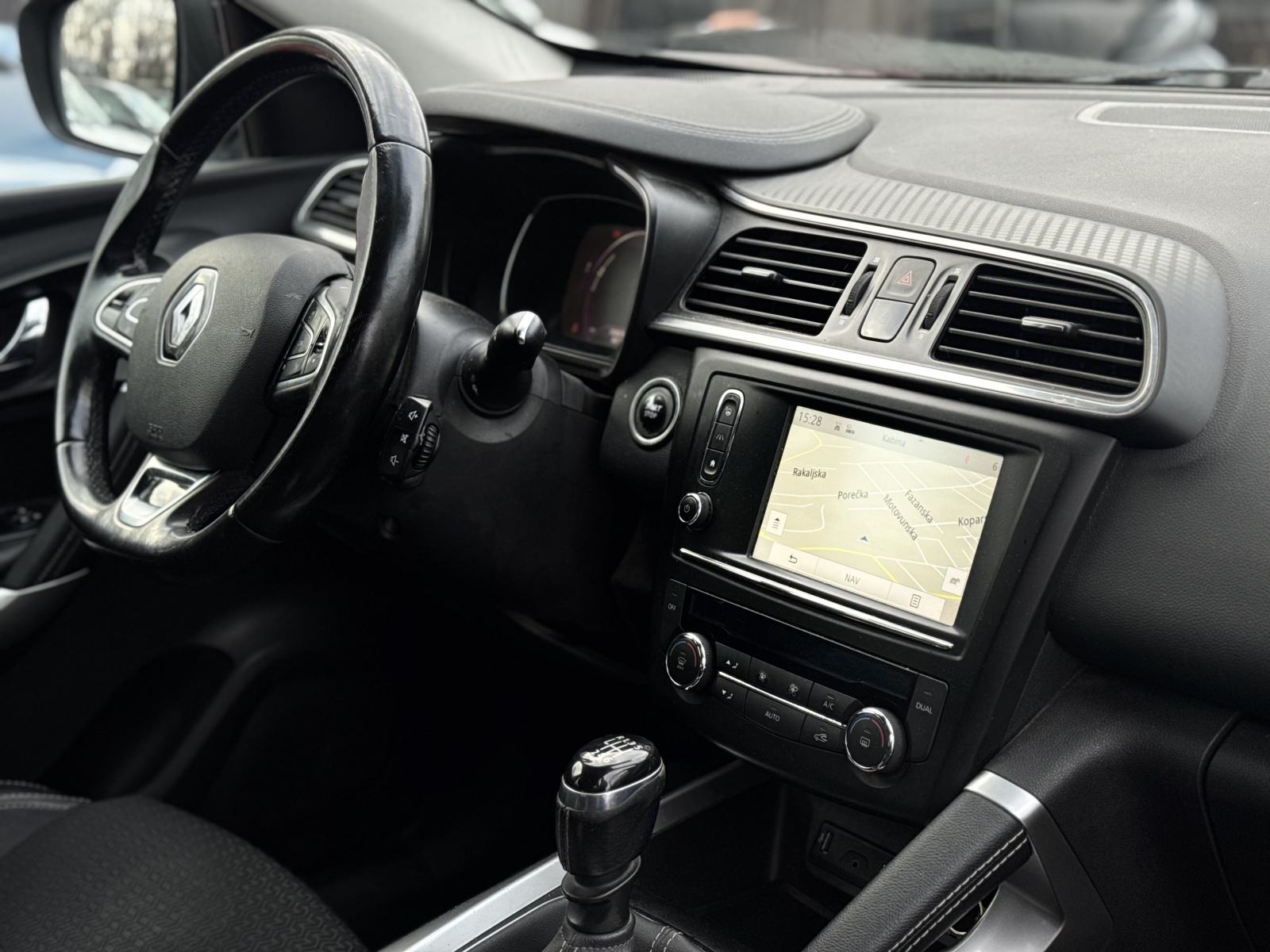 Renault Kadjar 130 Intense *Pano* *Full oprema* *Nove gume* *Jamstvo*, fotografija 16