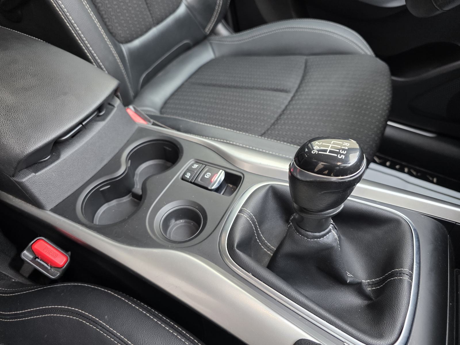 Renault Kadjar TCe 130 BOSE Kamera 360° LED Jamstvo 12 mj, fotografija 15