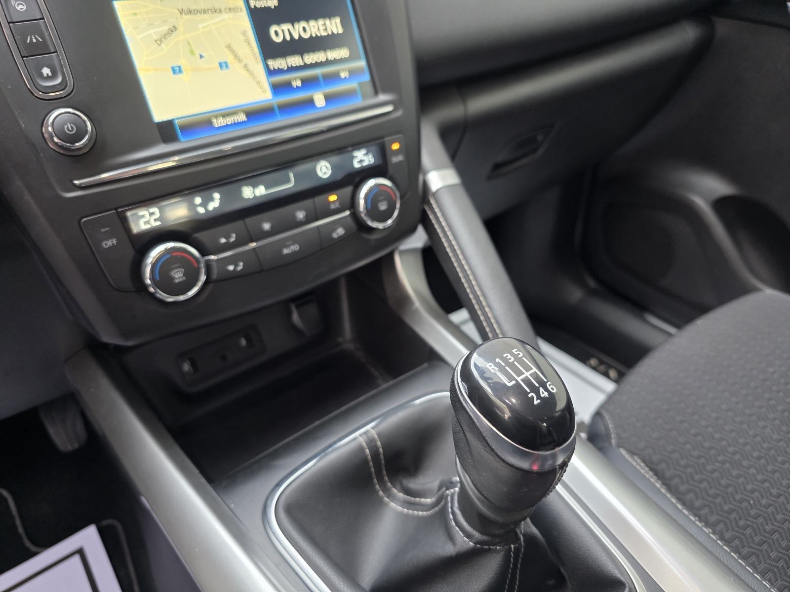 Renault Kadjar TCe 130 BOSE Kamera 360° LED Jamstvo 12 mj, fotografija 18