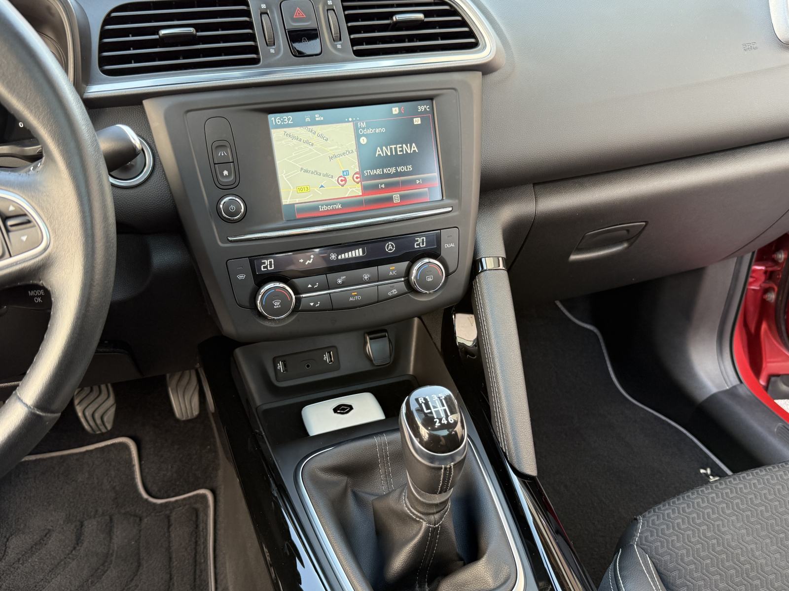 Renault Kadjar TCe 130 *REG 07/27* SAMO 42 TKM* Panorama, Kamera, Navi, fotografija 13