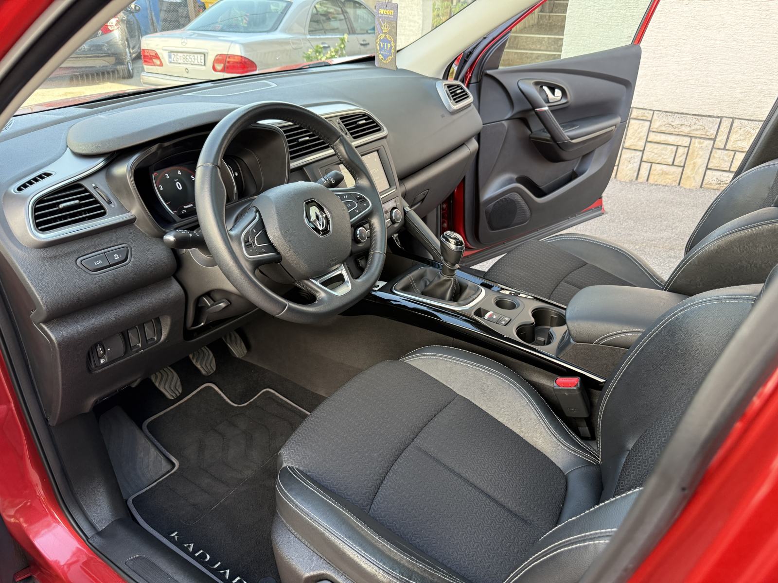 Renault Kadjar TCe 130 *REG 07/27* SAMO 42 TKM* Panorama, Kamera, Navi, fotografija 9