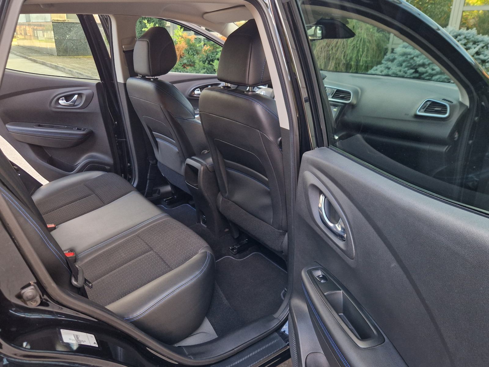 RENAULT KADJAR TCe S-EDITION - **1.VLASNIK - 39.000 KM - TOP STANJE**, fotografija 18