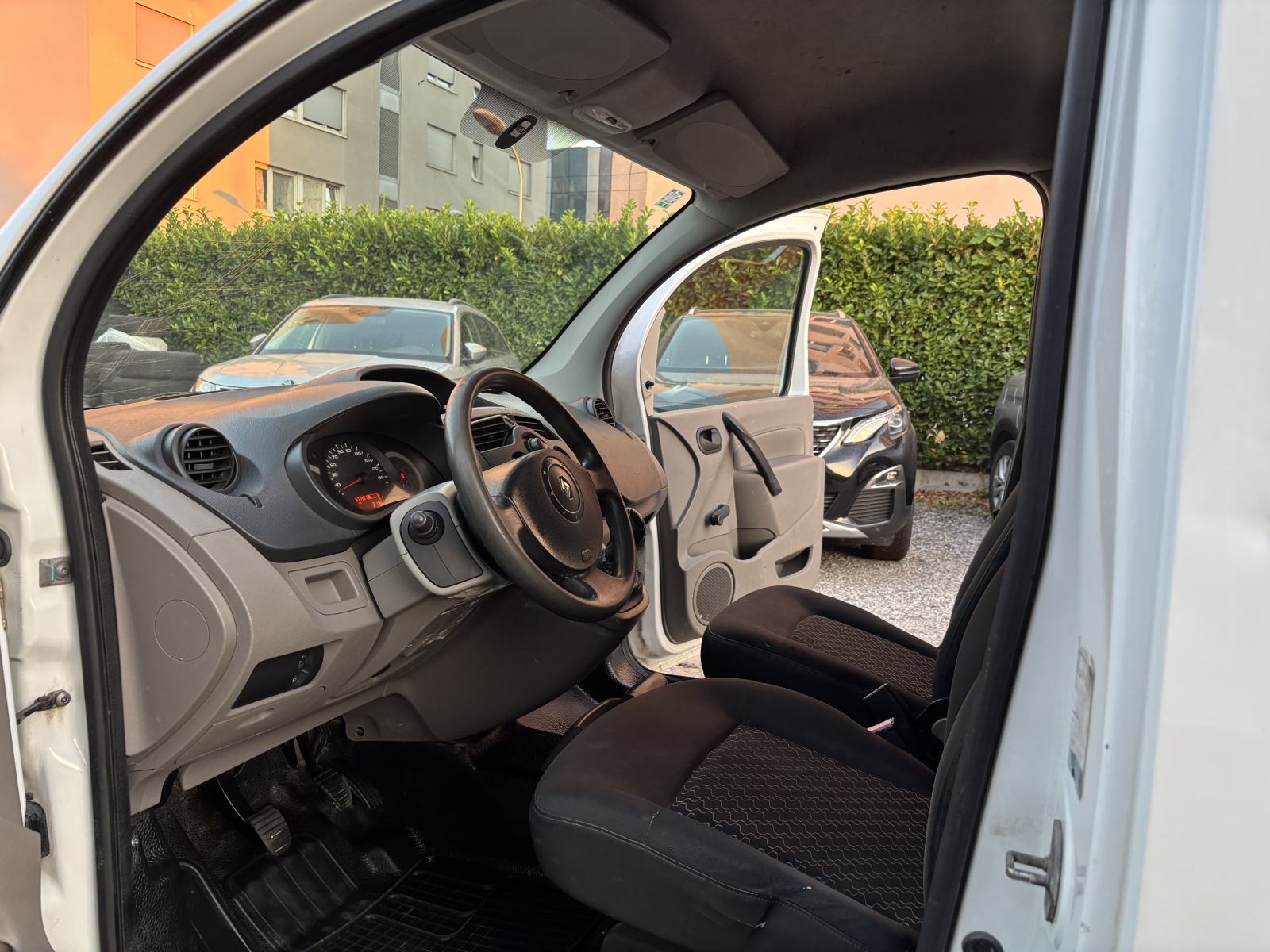 RENAULT KANGOO 1,5 dCi 2009 GODINA ODLIČNO STANJE CIJENA 3,400€!!!, fotografija 10